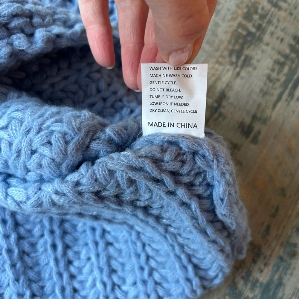Cropped cute blue knit sweater gold accent buttons Small excellent condition - Picture 8 of 8